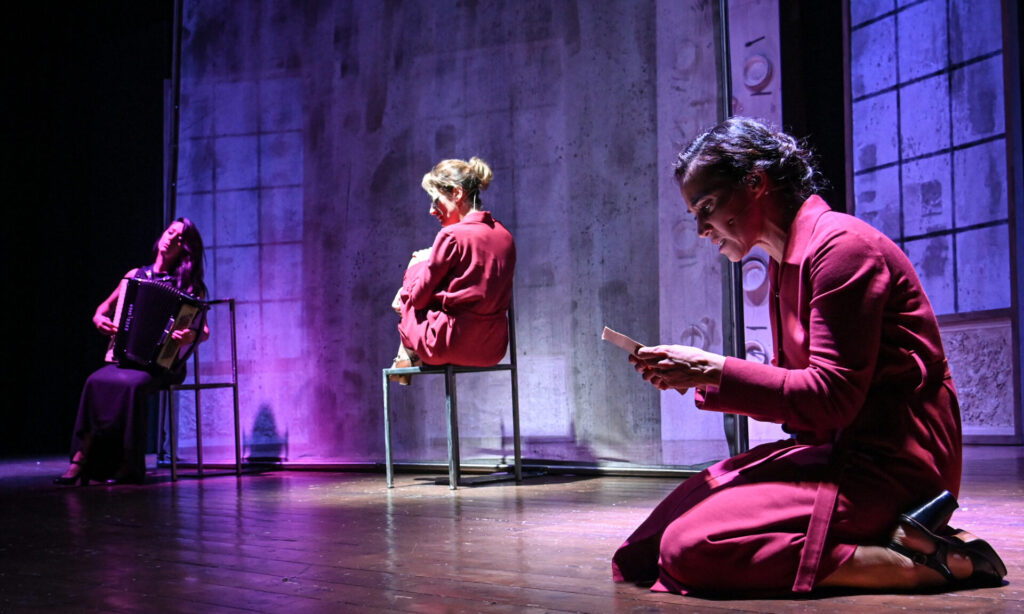 1200×1200 Hitler 16